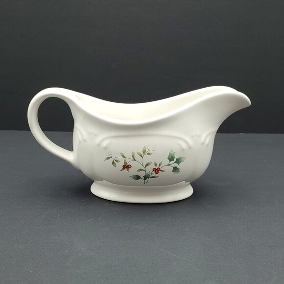 Pfaltzgraff Winterberry Gravy Boat Holly Leaves & Berries Sauce Server - Picture 1 of 8